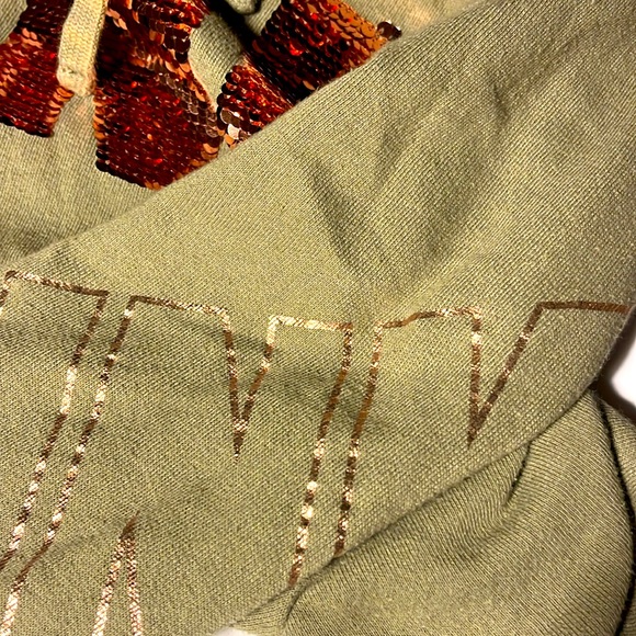 PINK VICTORIAS SECRET GREEN RUST SEQUINS GOLD SCRIPT SLEEVE CROP HOODIE LARGE - Picture 11 of 13